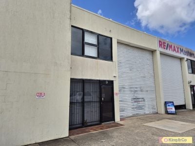 Compact Unit close to Major Arterials!