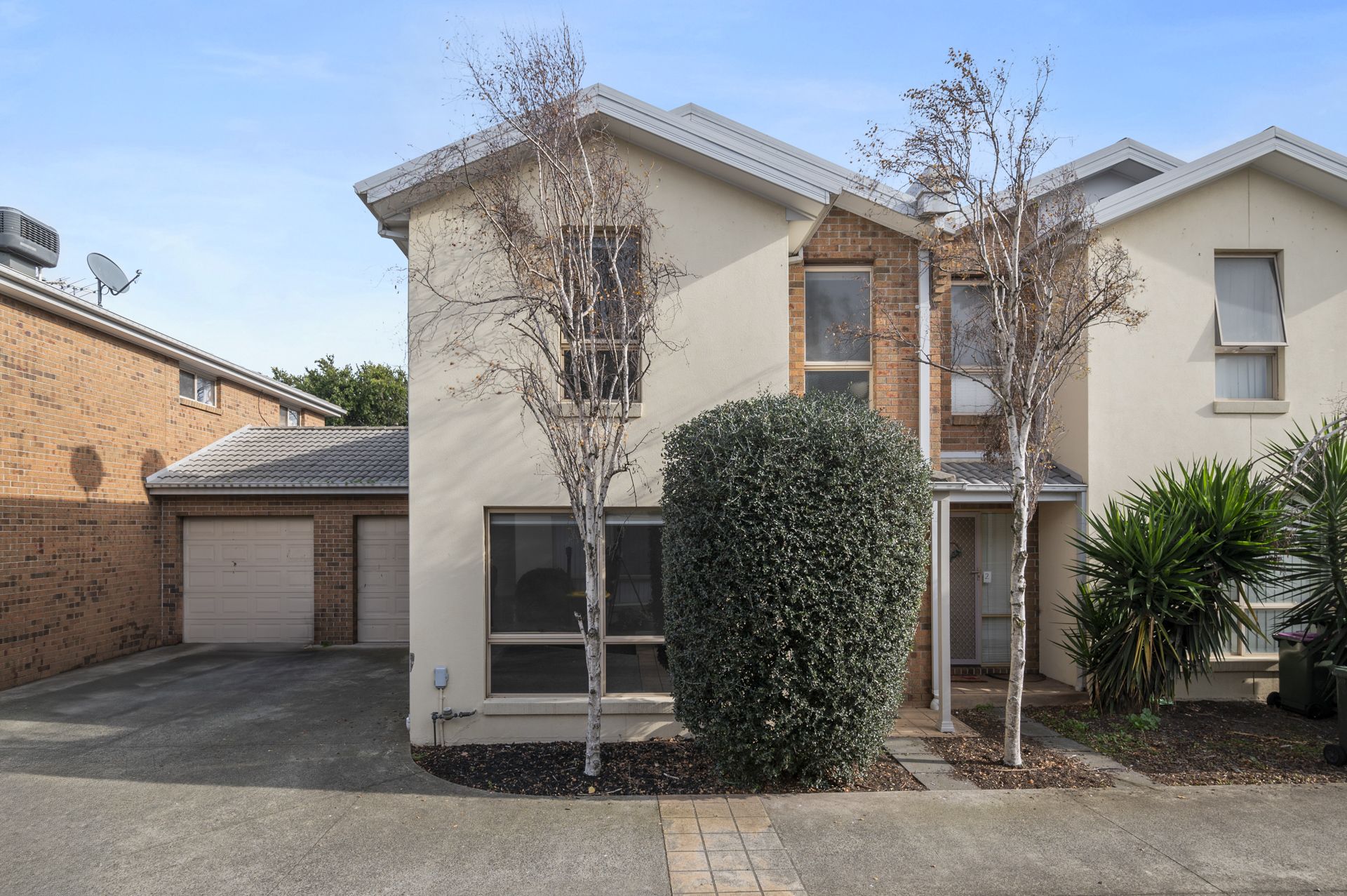 RENOVATED 3 BEDROOM TOWNHOUSE