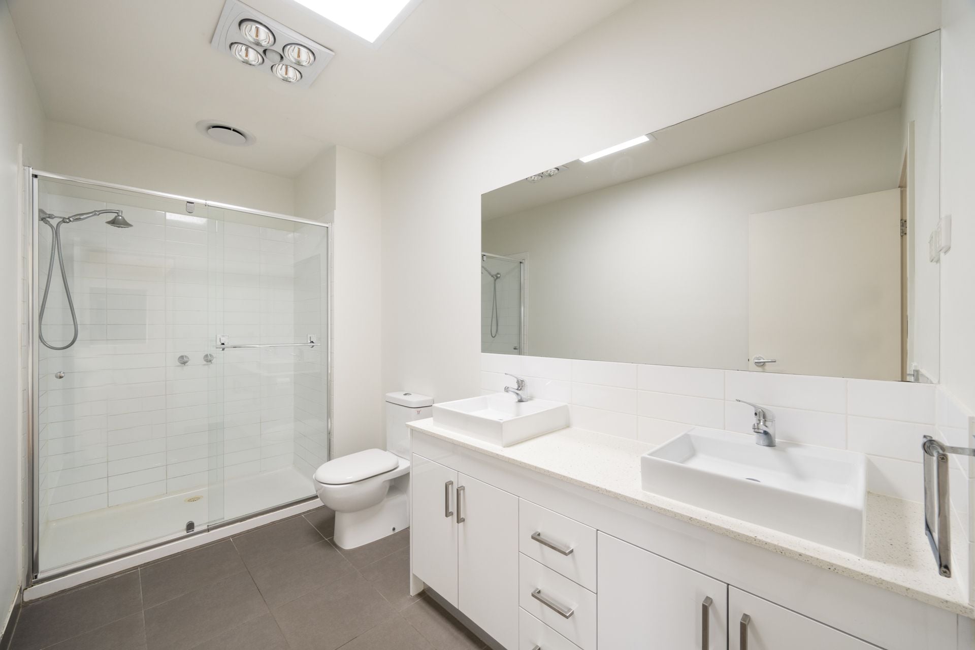 Contemporary 2-Bedroom Townhouse in Prime Thornbury Location