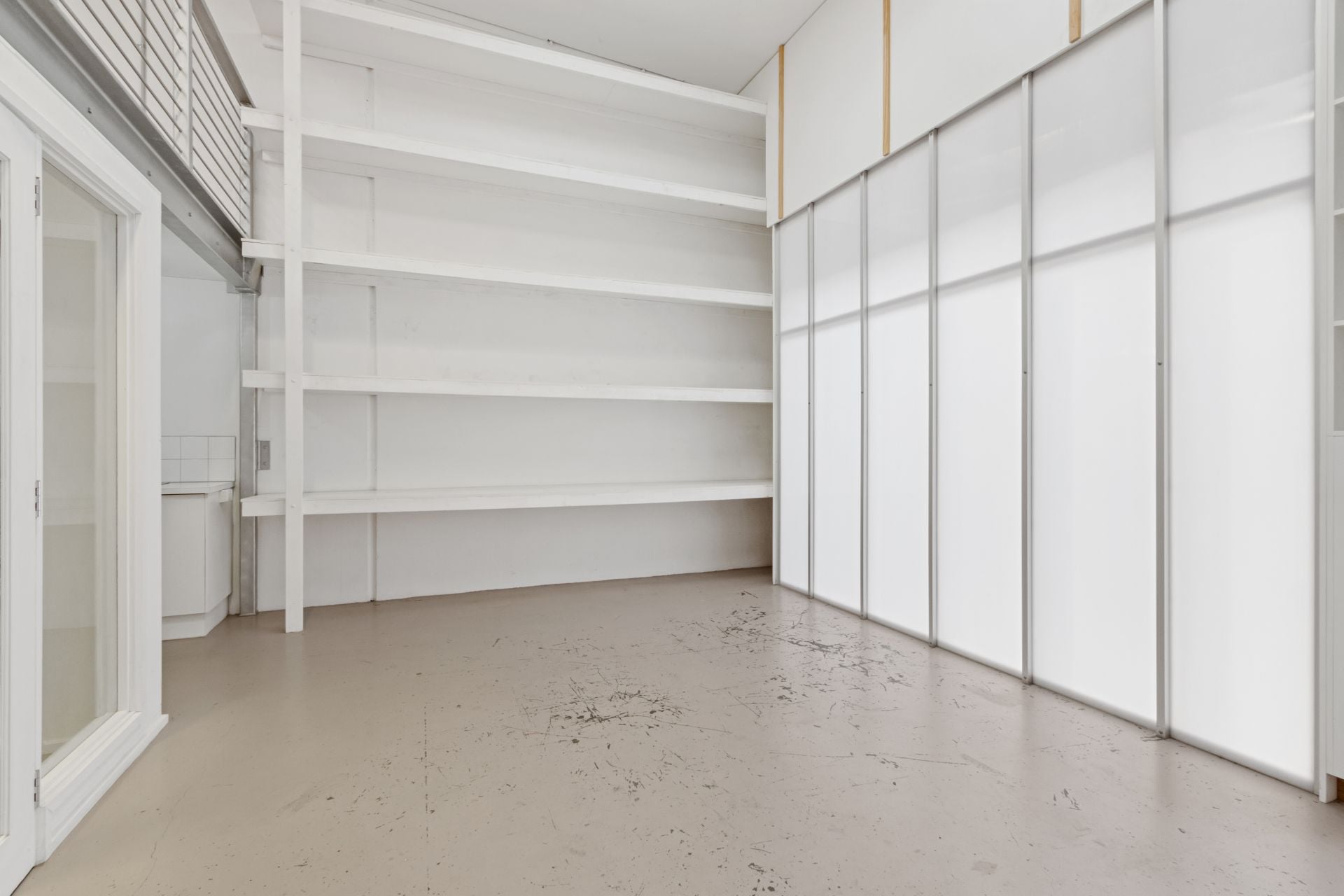SUITS OWNER OCCUPIERS OR INVESTORS
