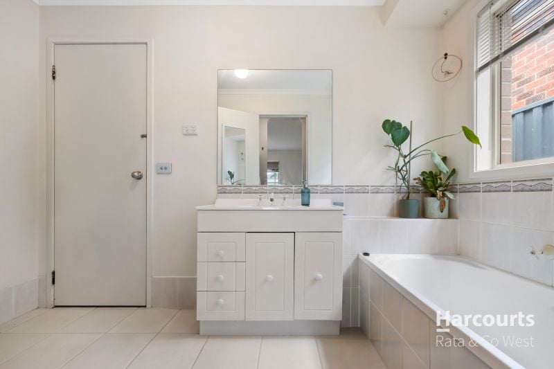 43 Heysen Parkway, Caroline Springs