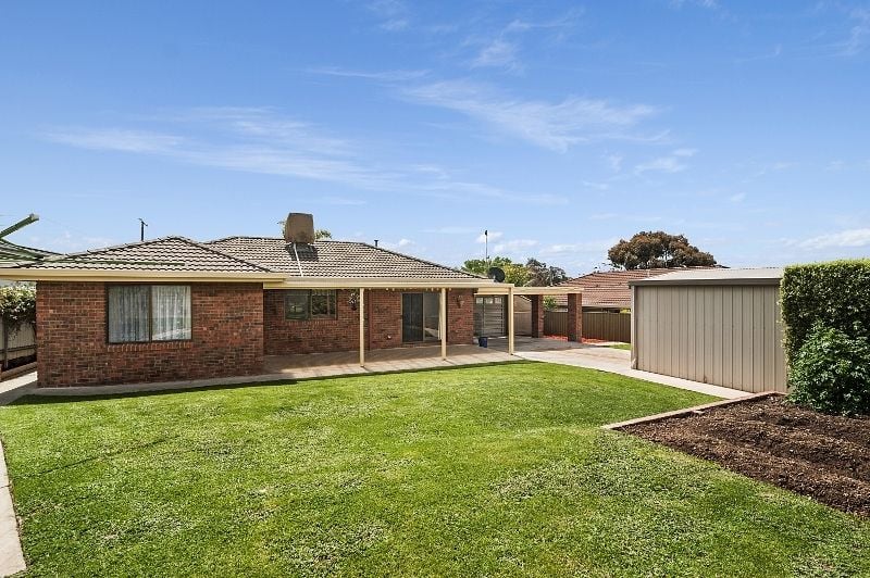 15 Howell Crescent KANGAROO FLAT VIC, Kangaroo Flat - Thumbnail 7