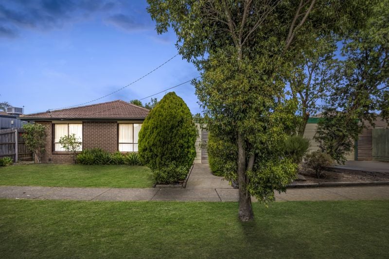 24 Horseshoe Crescent, Epping