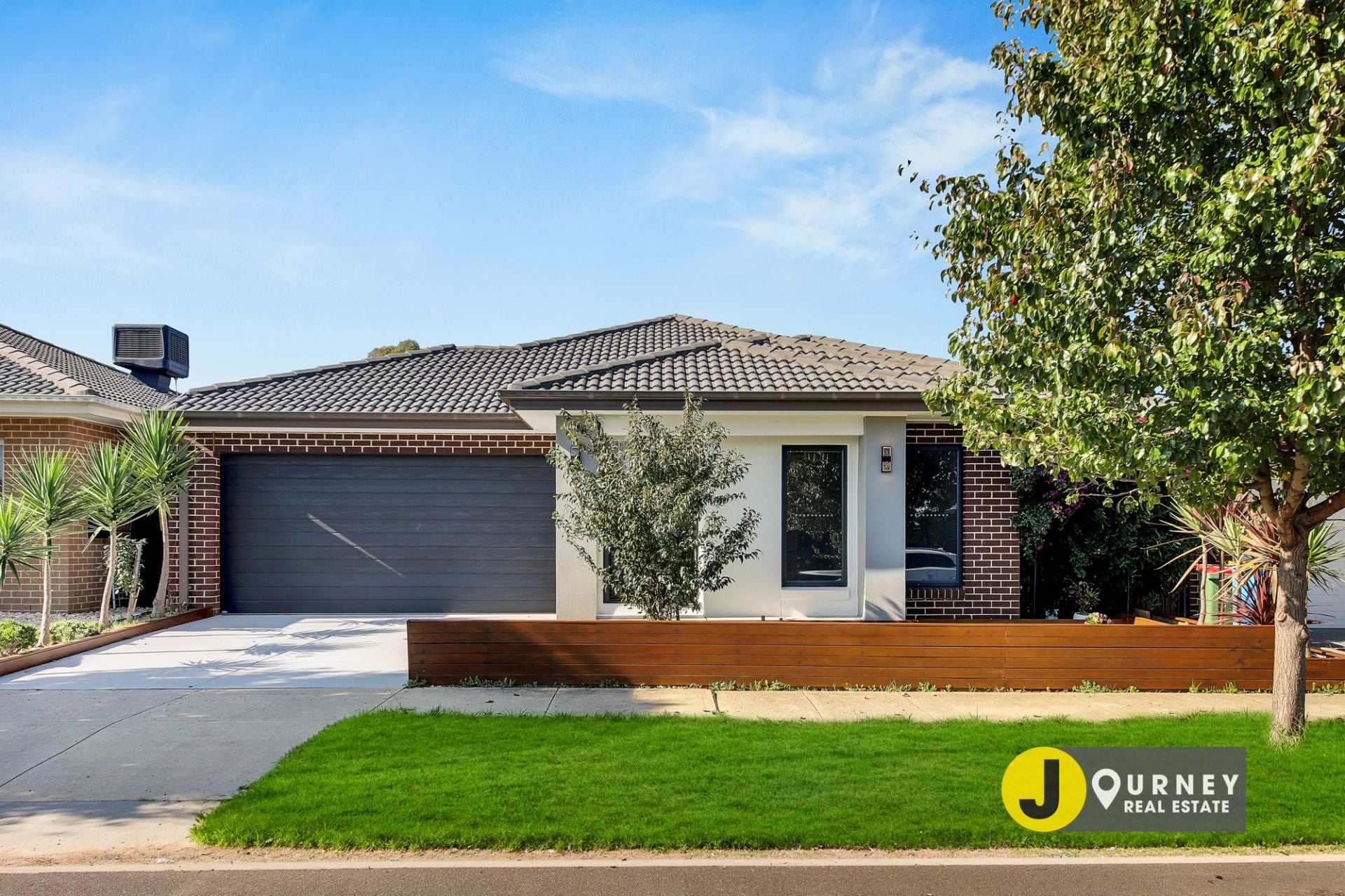 7 Jackwood Drive, Clyde North VIC, Clyde North - Thumbnail 2