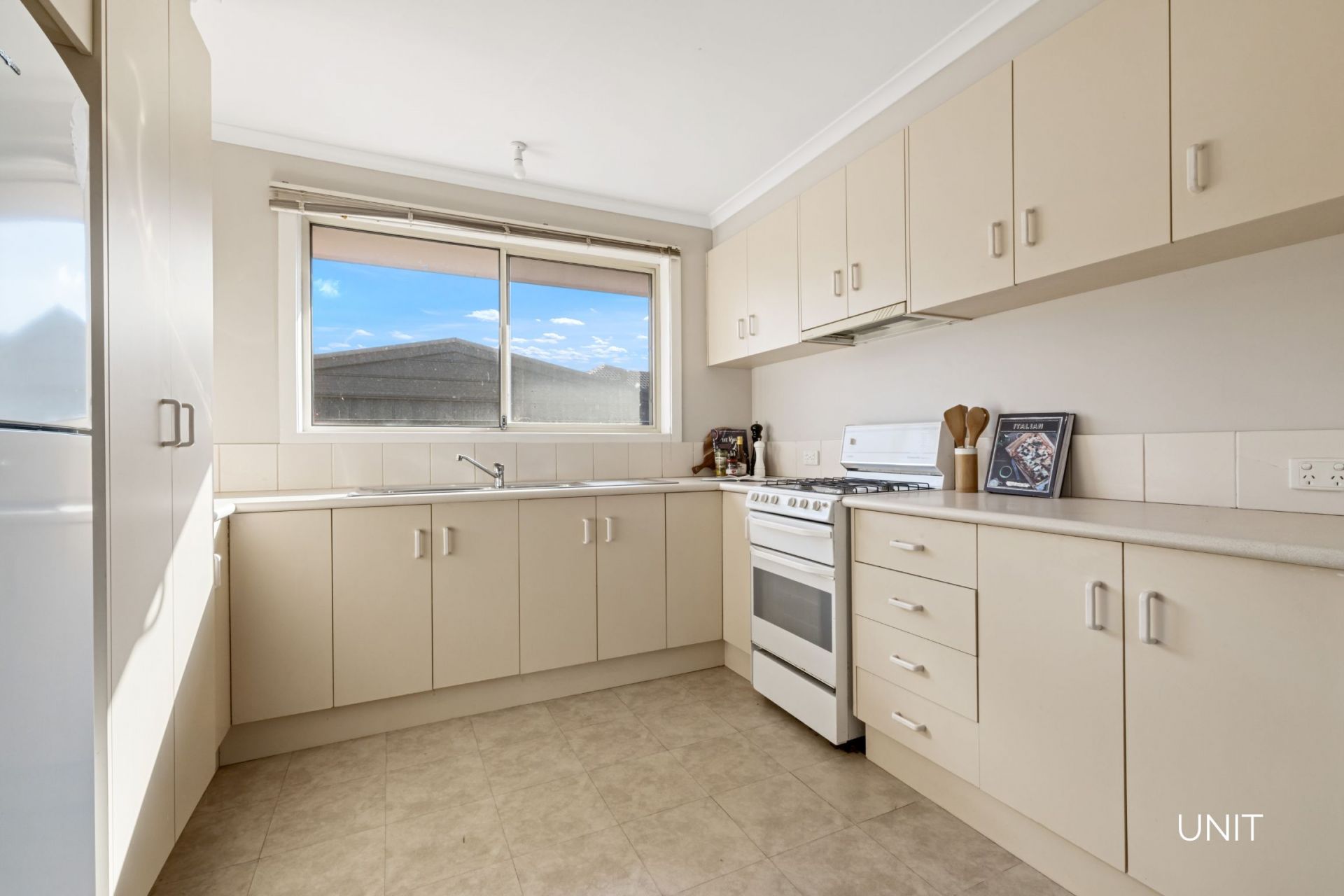 Dual Living Delight In Prime Lalor Location – Endless Possibilities!