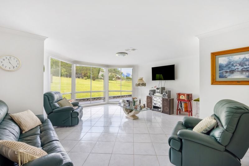 Your Country Escape Awaits in The Oaks