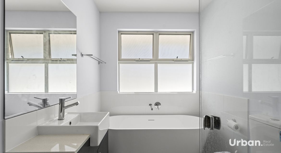 Oakville 256 Commercial Road