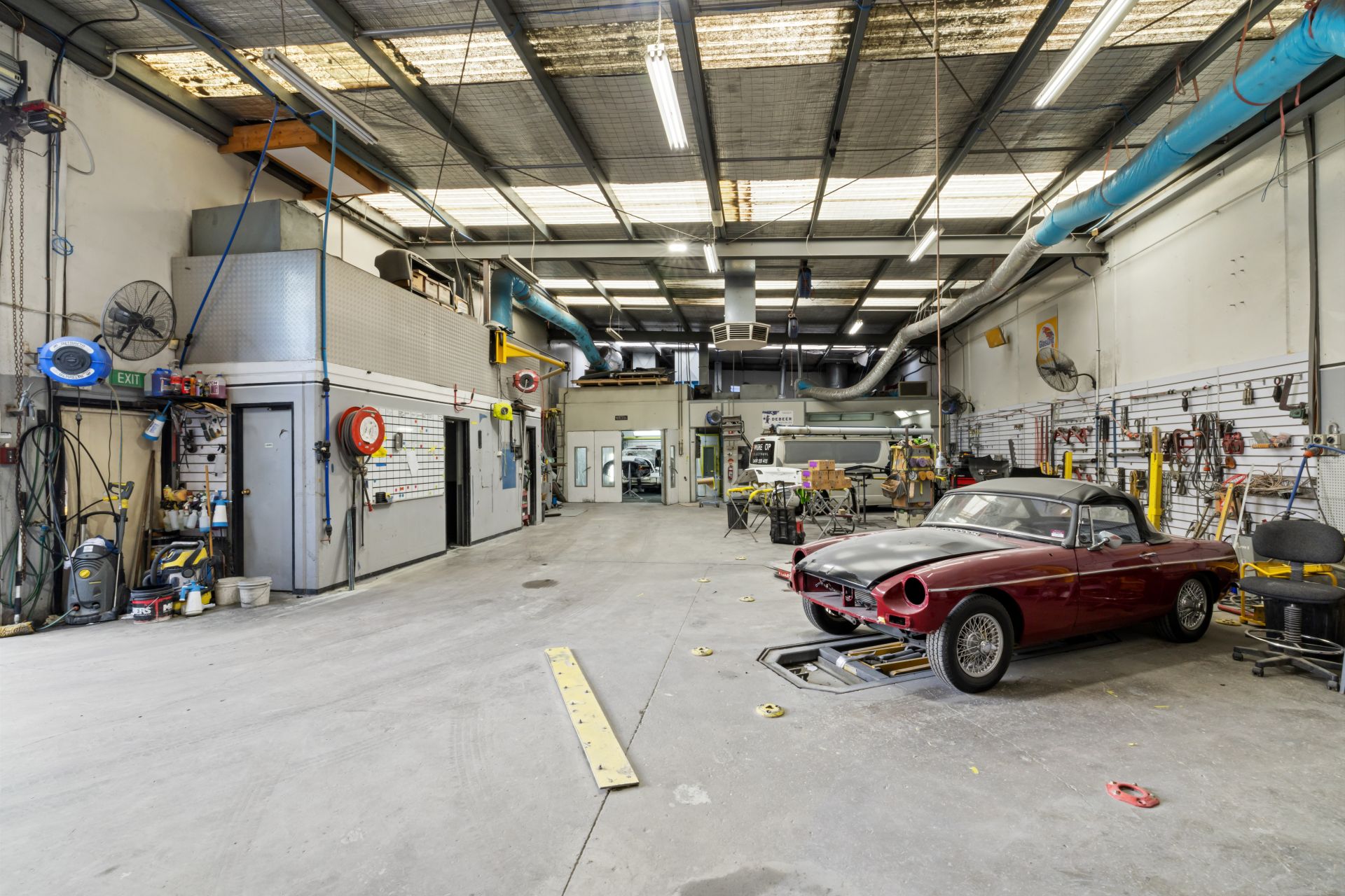 Secure 440m2 (approx.) Industrial Warehouse / Panel Shop