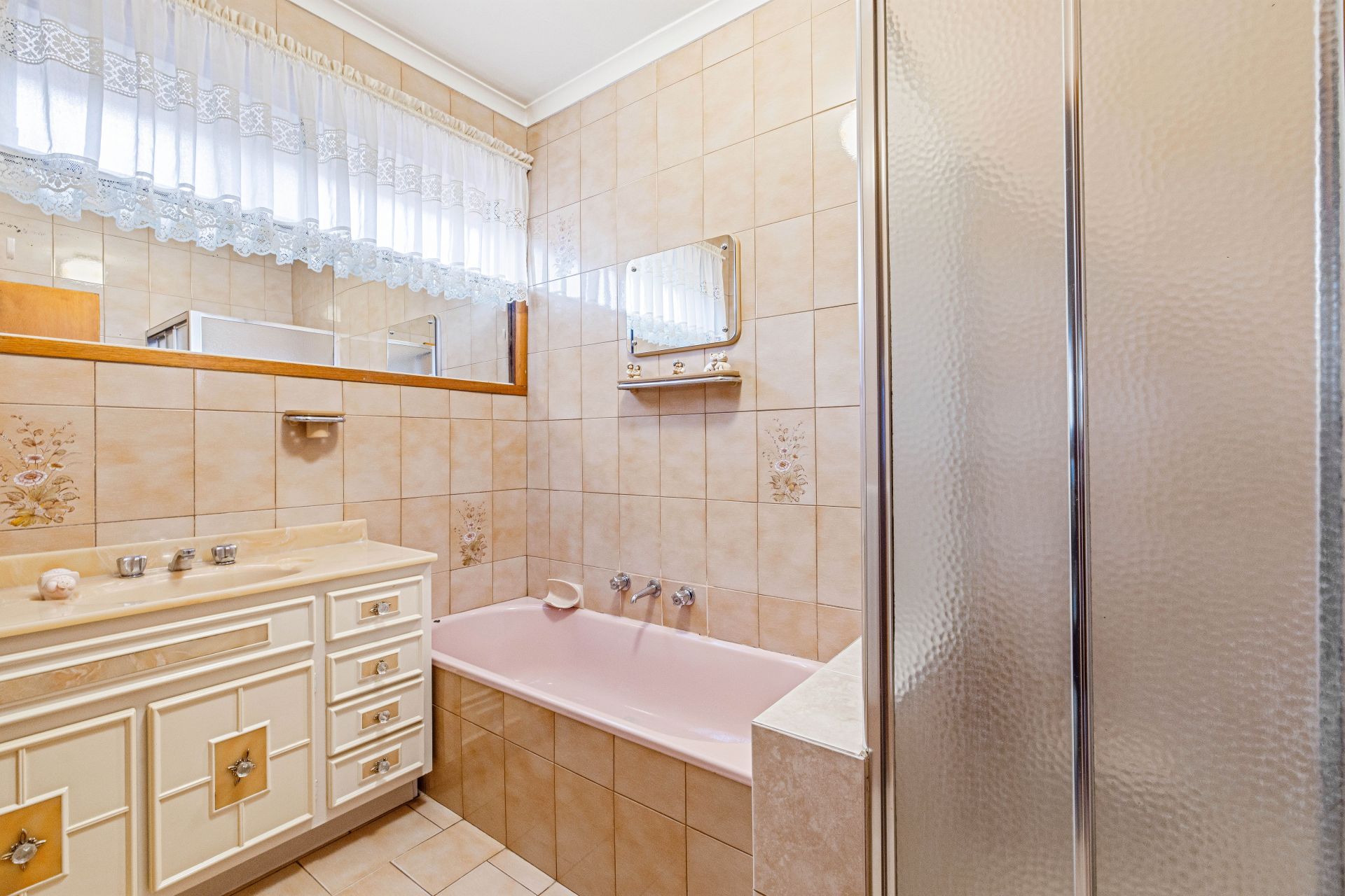 Comfortable Family Living With Outdoor Appeal In A Prime Lalor Pocket