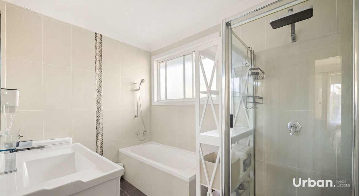 Ambarvale 8 Sikes Place