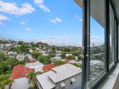 GROUND FLOOR OFFICE/RETAIL OPPORTUNITY!