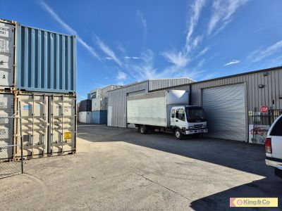 500 sqm Building with Large, Fenced Yard!