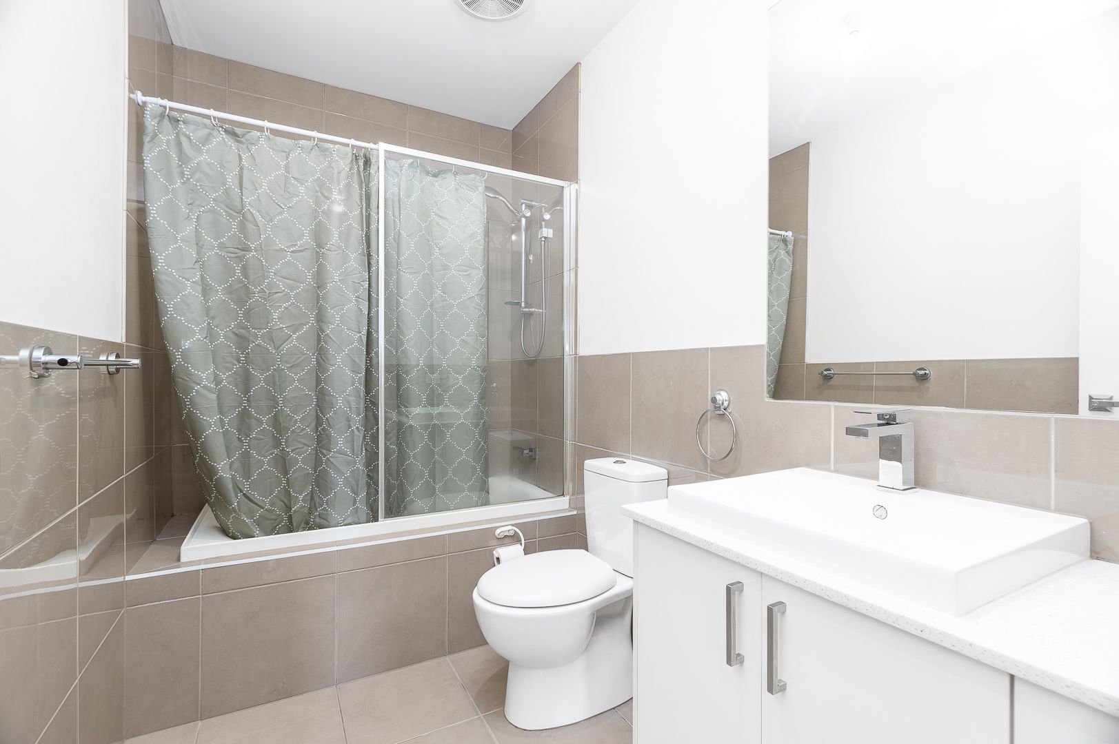 GREAT POSITION - 2 BEDROOM TOWNHOUSE