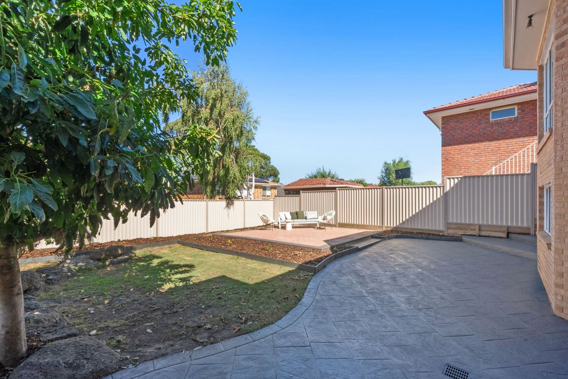 Family Scale Living in a Blue-Chip Mill Park Pocket