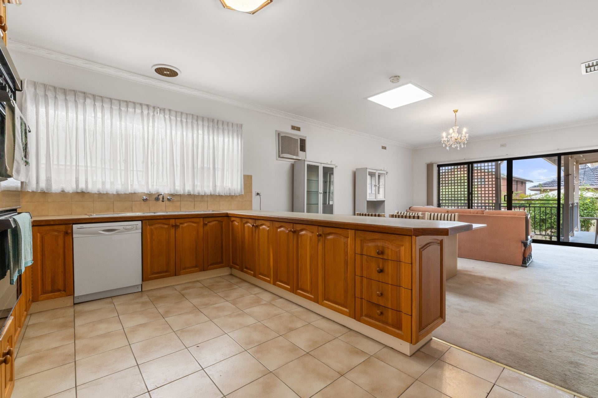 Space, Comfort & Versatility In A Prime Lalor Setting