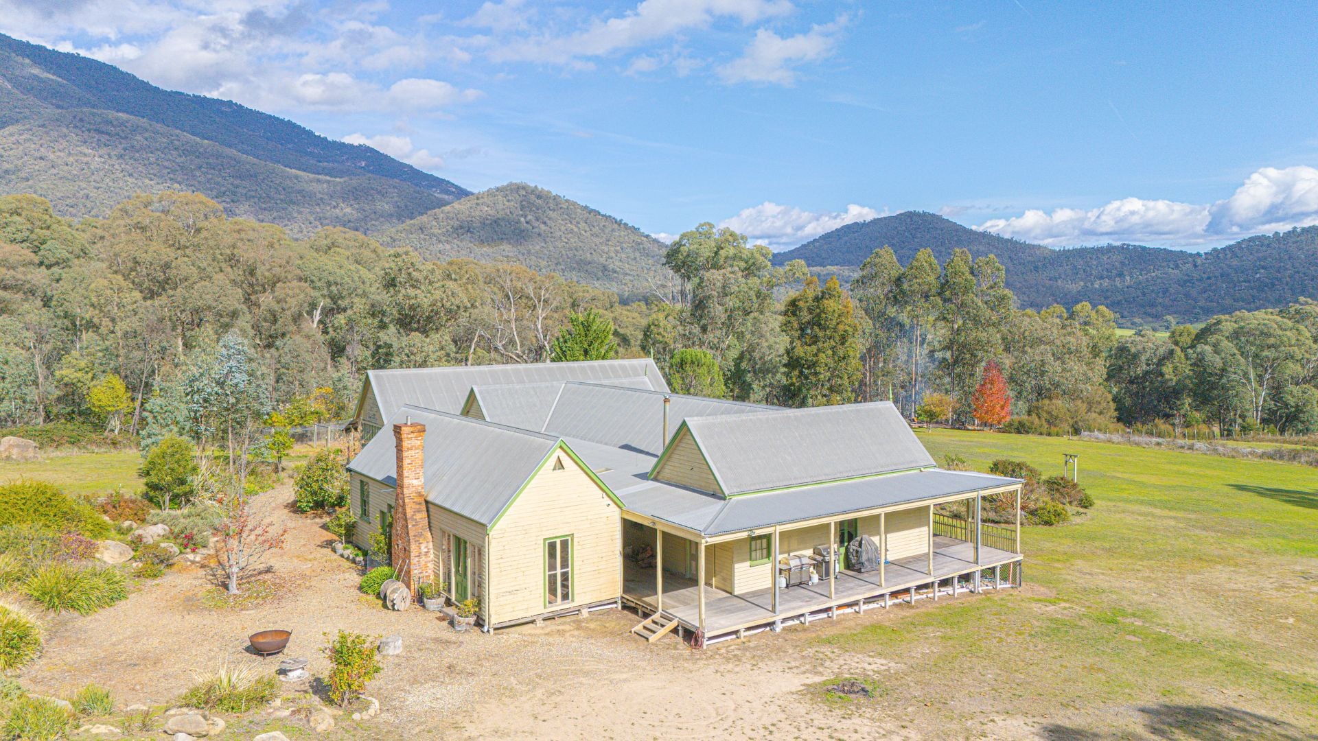 171 Jurisichs Road, MYRTLEFORD, Myrtleford - Thumbnail 4