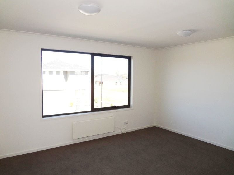 12 Grandstand Way, Wollert
