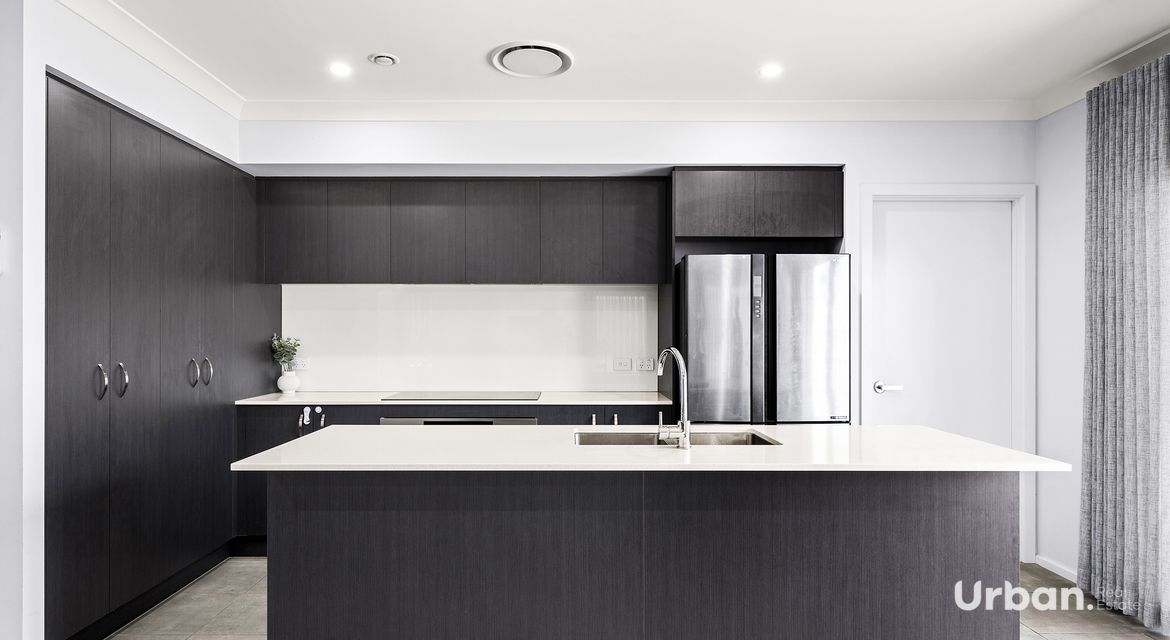 Oakville 256 Commercial Road