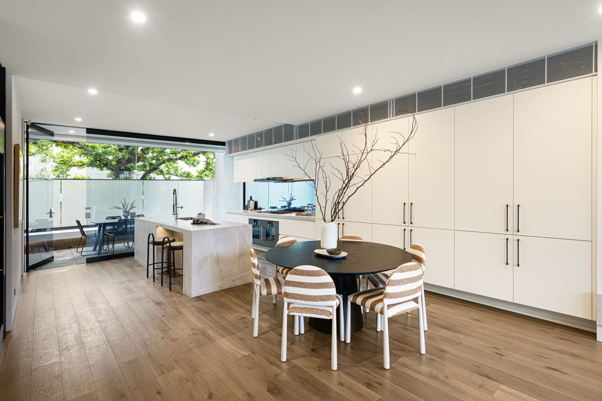 33 Lambert Road, Toorak, Toorak - Thumbnail 3
