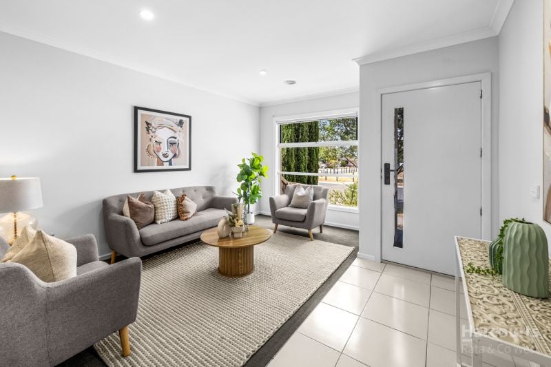 48 Royale Drive, Fraser Rise