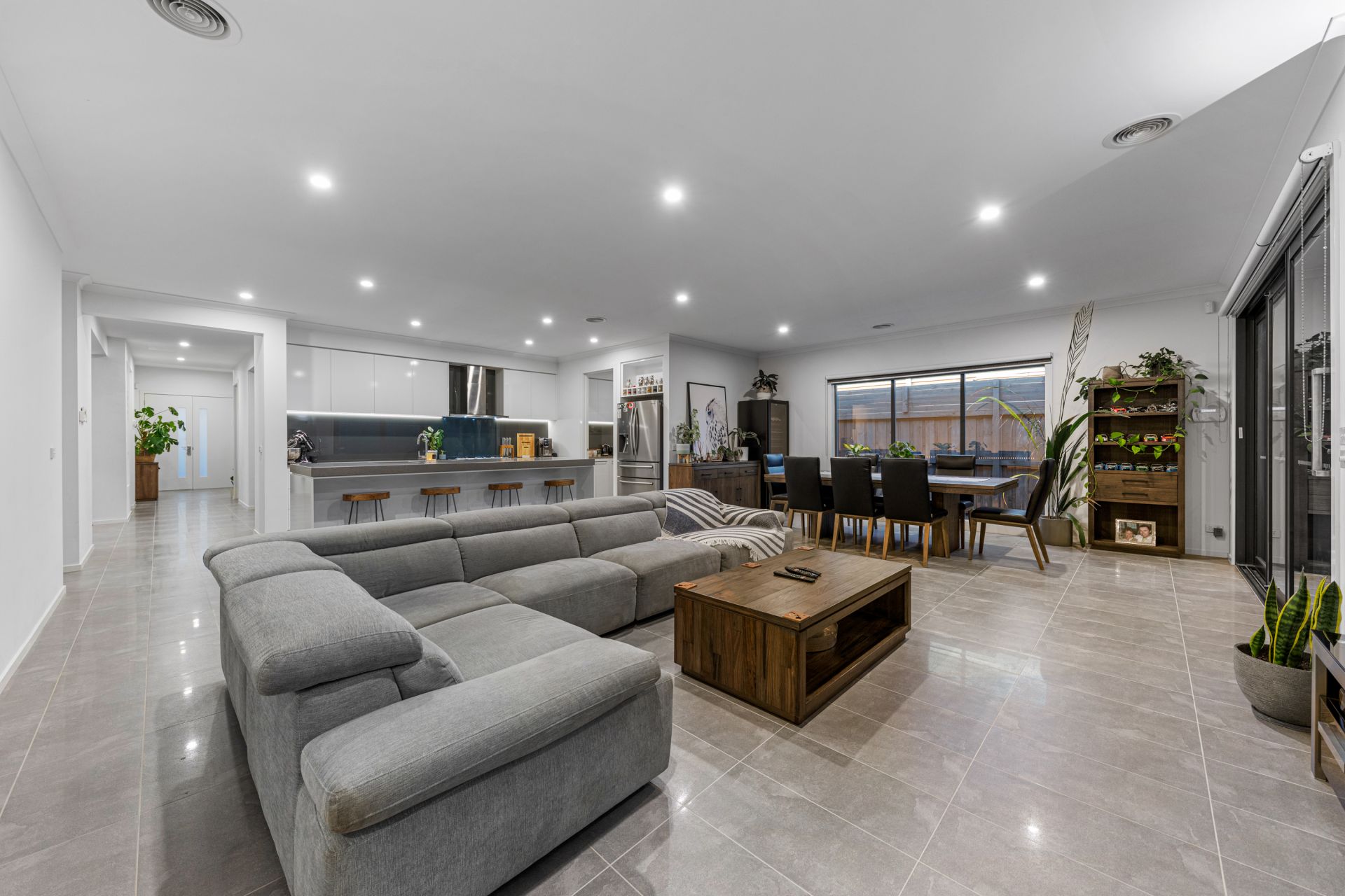 6 McClean Avenue, Clyde VIC, Clyde - Thumbnail 3