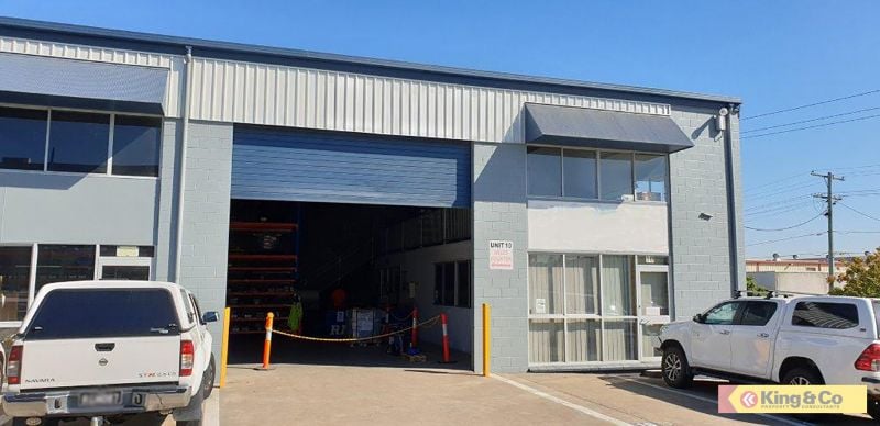 Front Unit Central Coopers Plains!