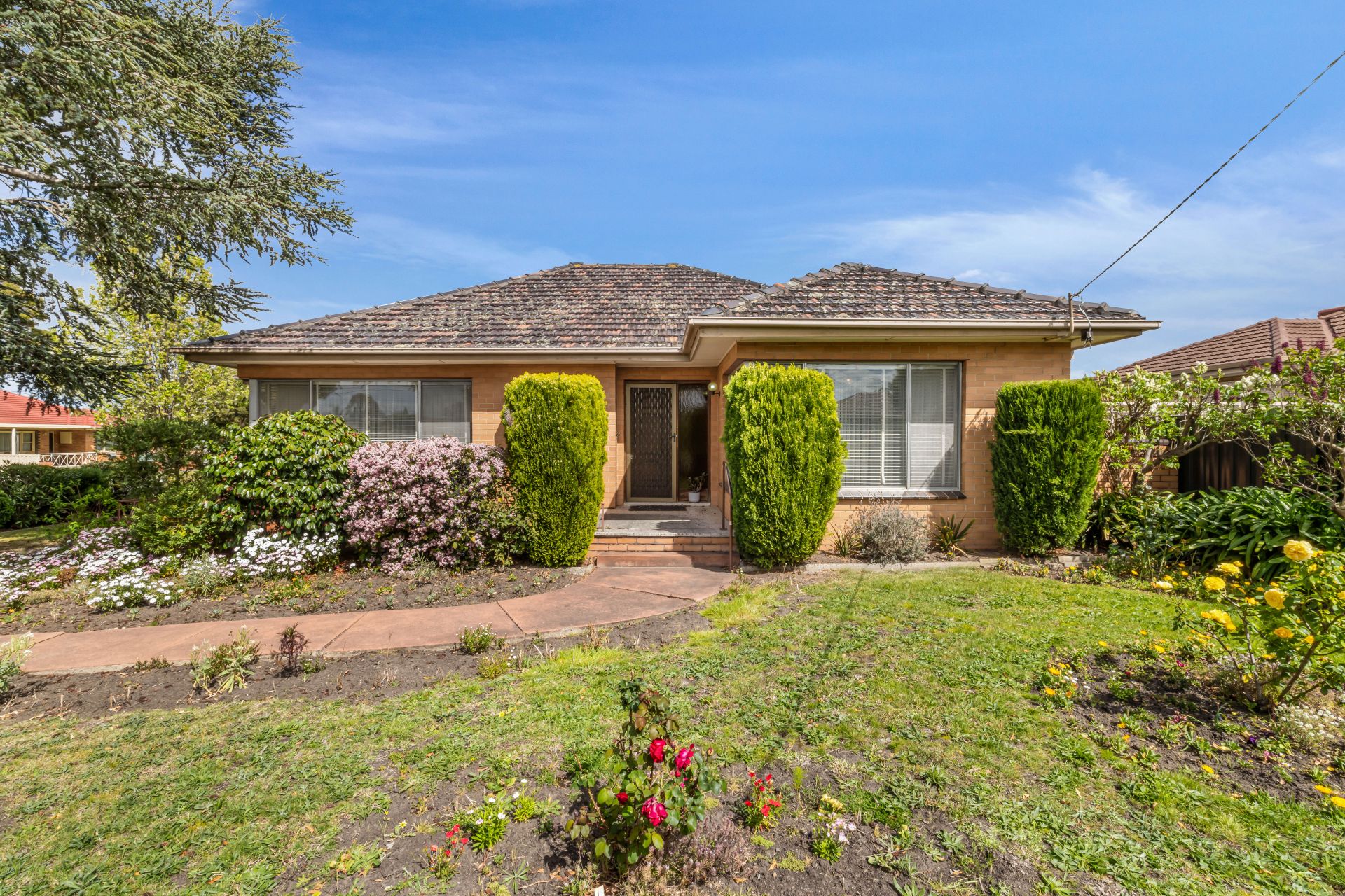 Mid Century Charm With Lots Of Potential