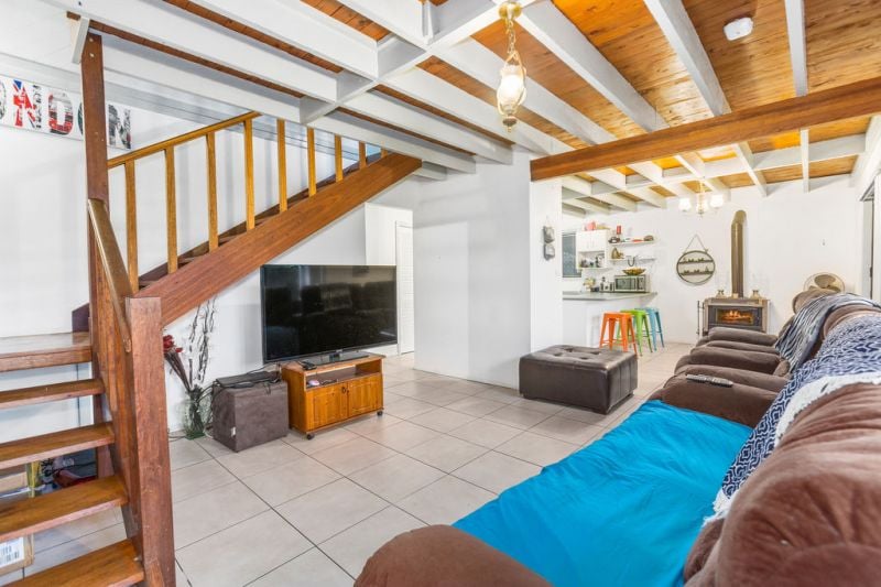 6 Pine Cres SANDY BEACH NSW
