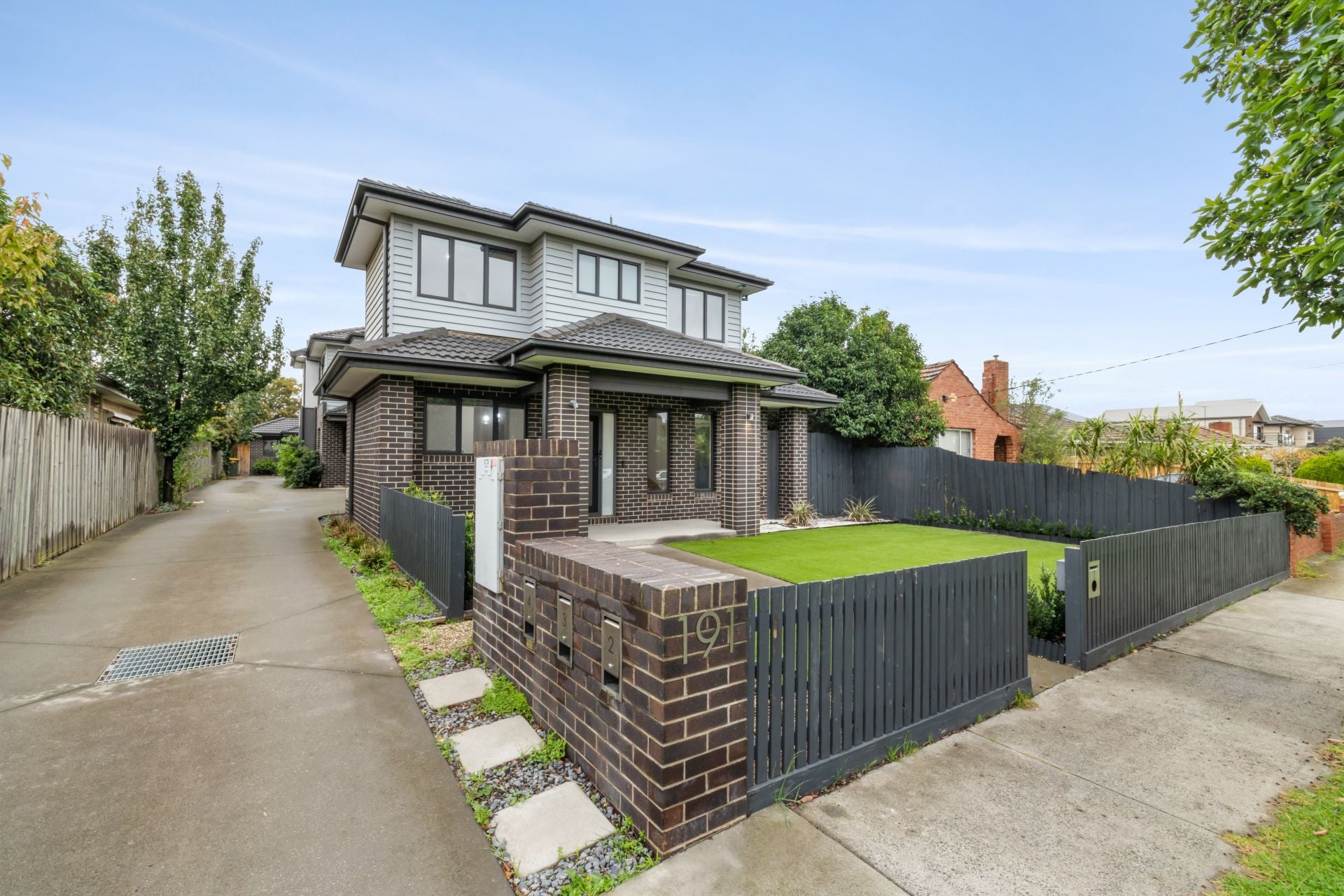 Modern 3-Bedroom Townhouse in Prime Reservoir Location
