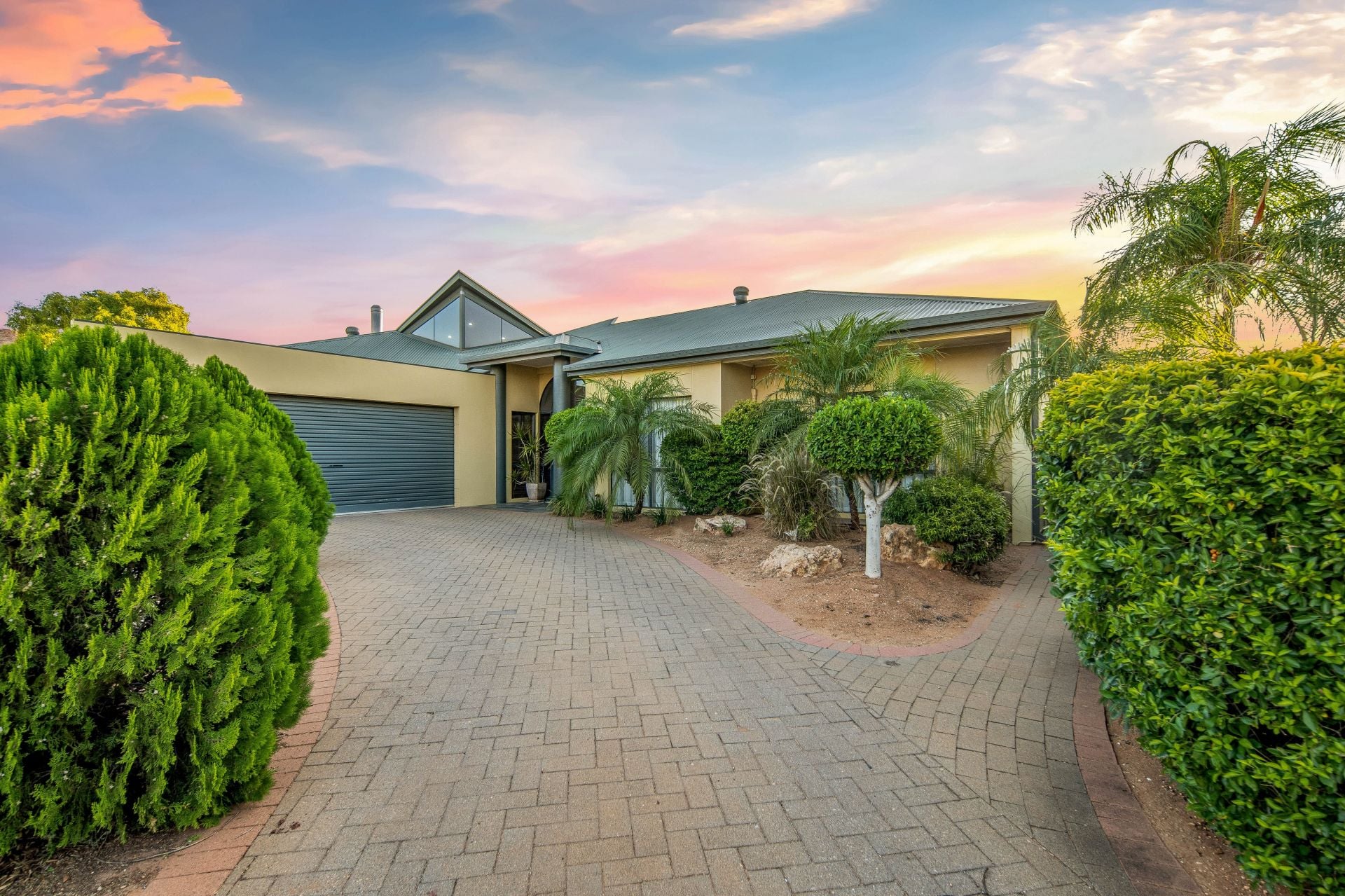 8 Higgins Court Desert Springs NT, Desert Springs - Thumbnail 3