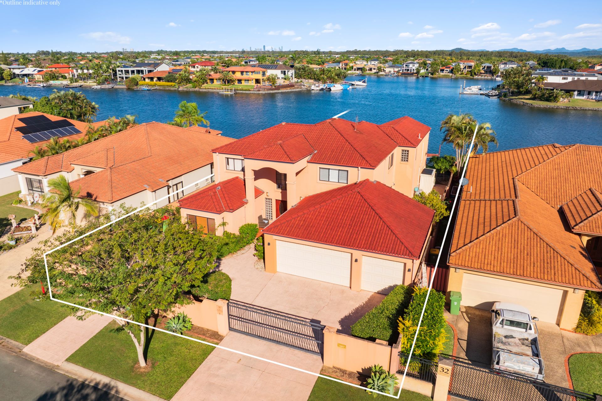 30 The Peninsula, Helensvale - Thumbnail 2