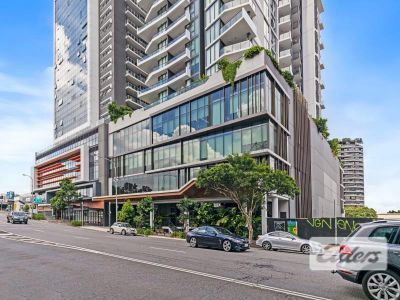 PREMIUM OFFICE SPACE IN EXCLUSIVE SILK ONE!