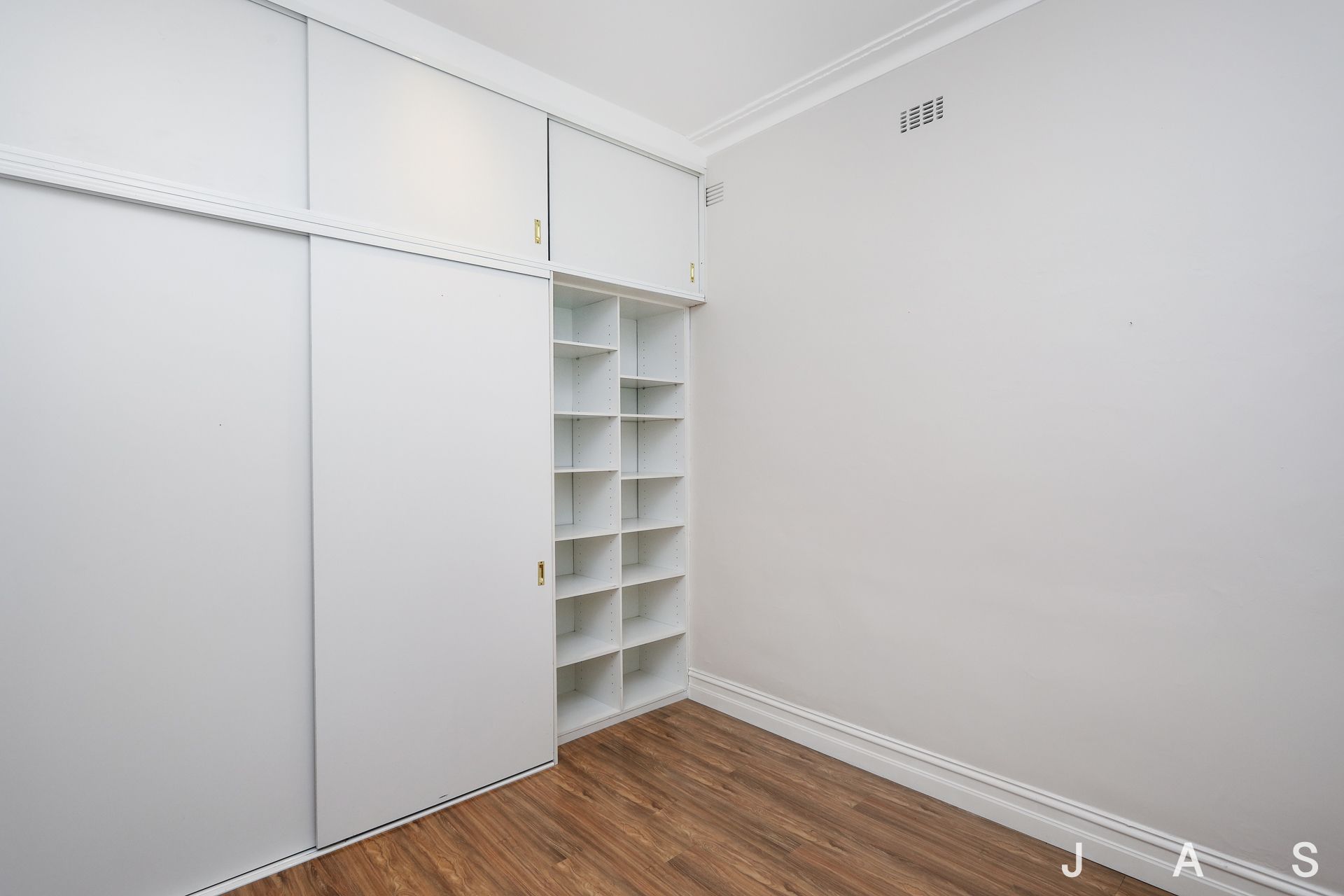 196 Pin Oak Crescent Flemington VIC, Flemington - Thumbnail 5