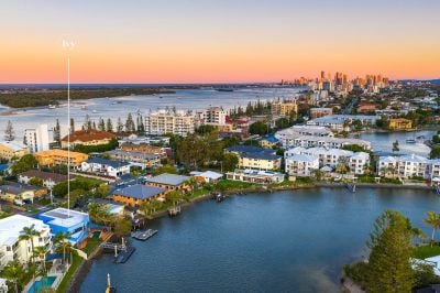 21 Metre Water Frontage - Only One Street From The Broadwater