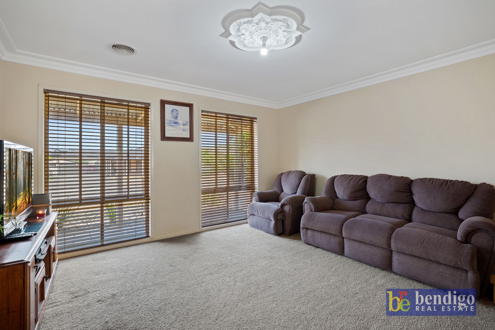 8 Woodlands Drive Eaglehawk VIC, Eaglehawk - Thumbnail 2