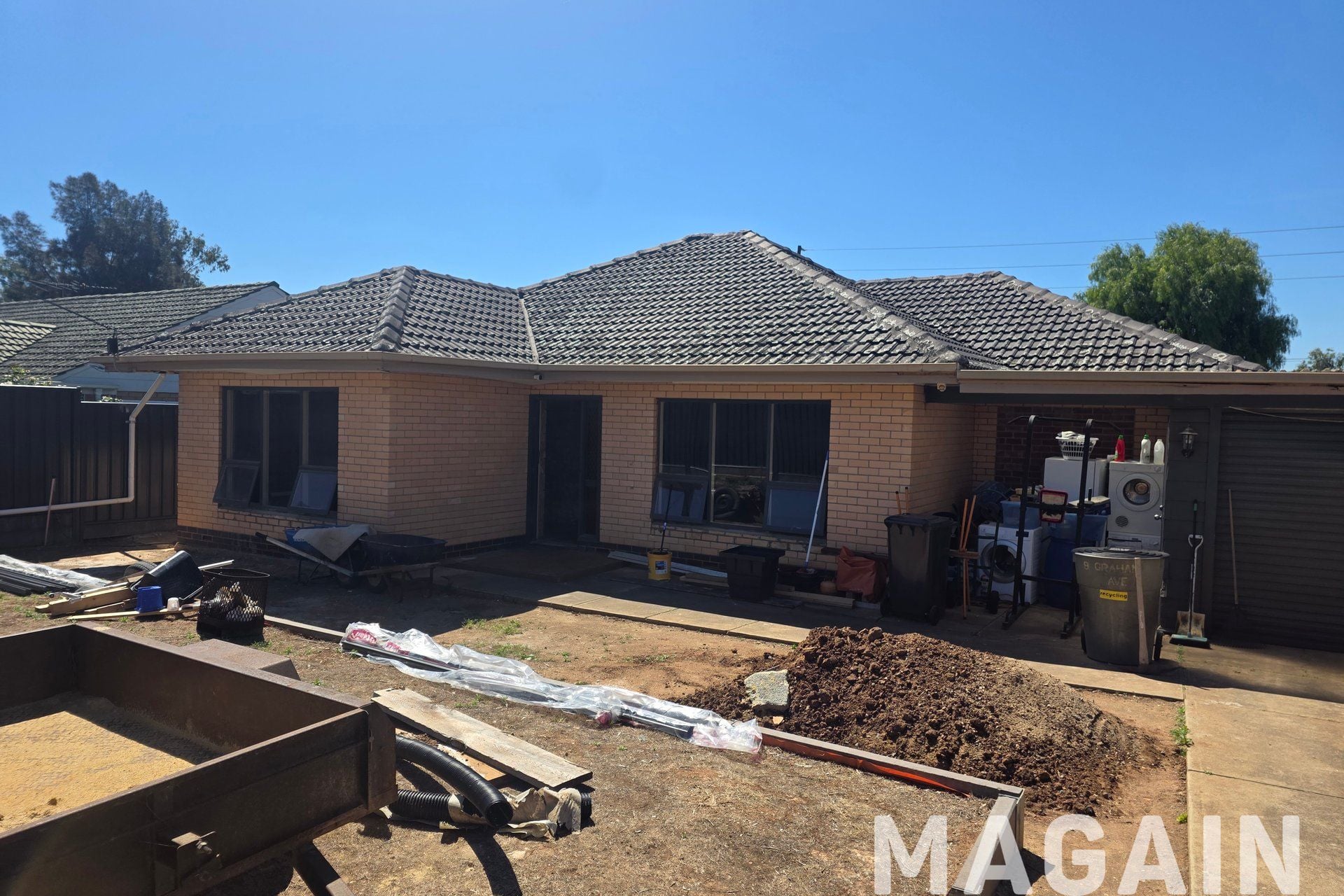 9 Graham Avenue, Hackham - Image 1