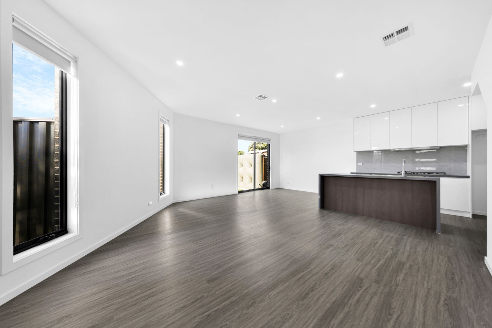 Freshly Built Comfort in Prime Lalor Location