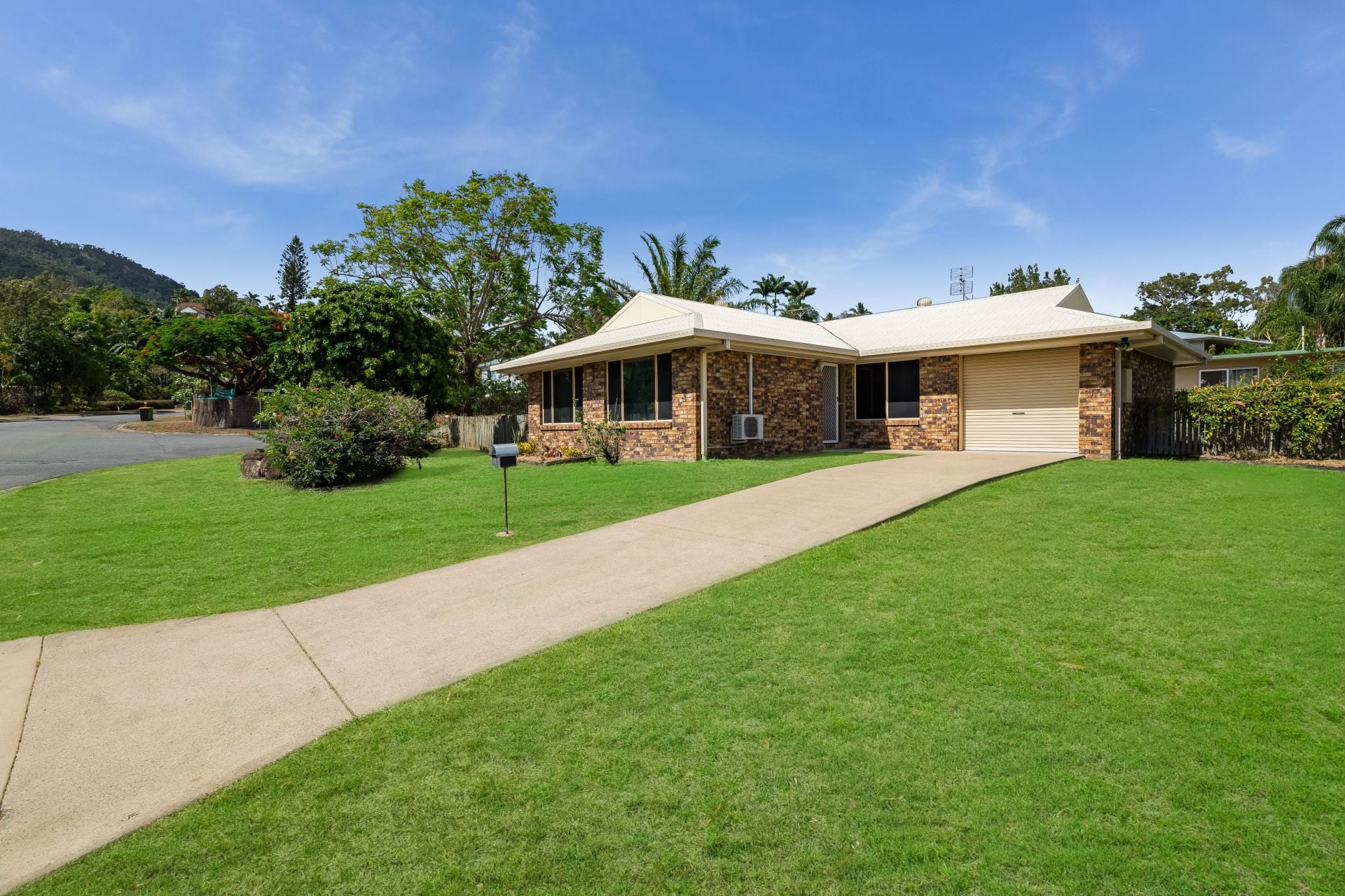 4 Manooka Drive Cannonvale QLD, Cannonvale - Thumbnail 2