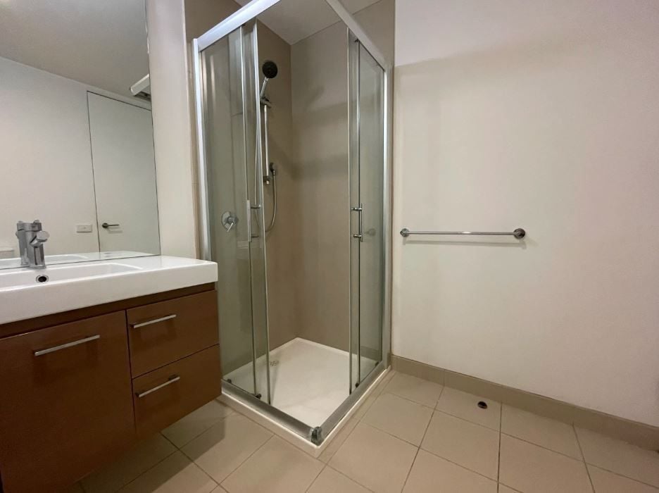 Modern 2-Bedroom Unit in Prime Plenty Road Location