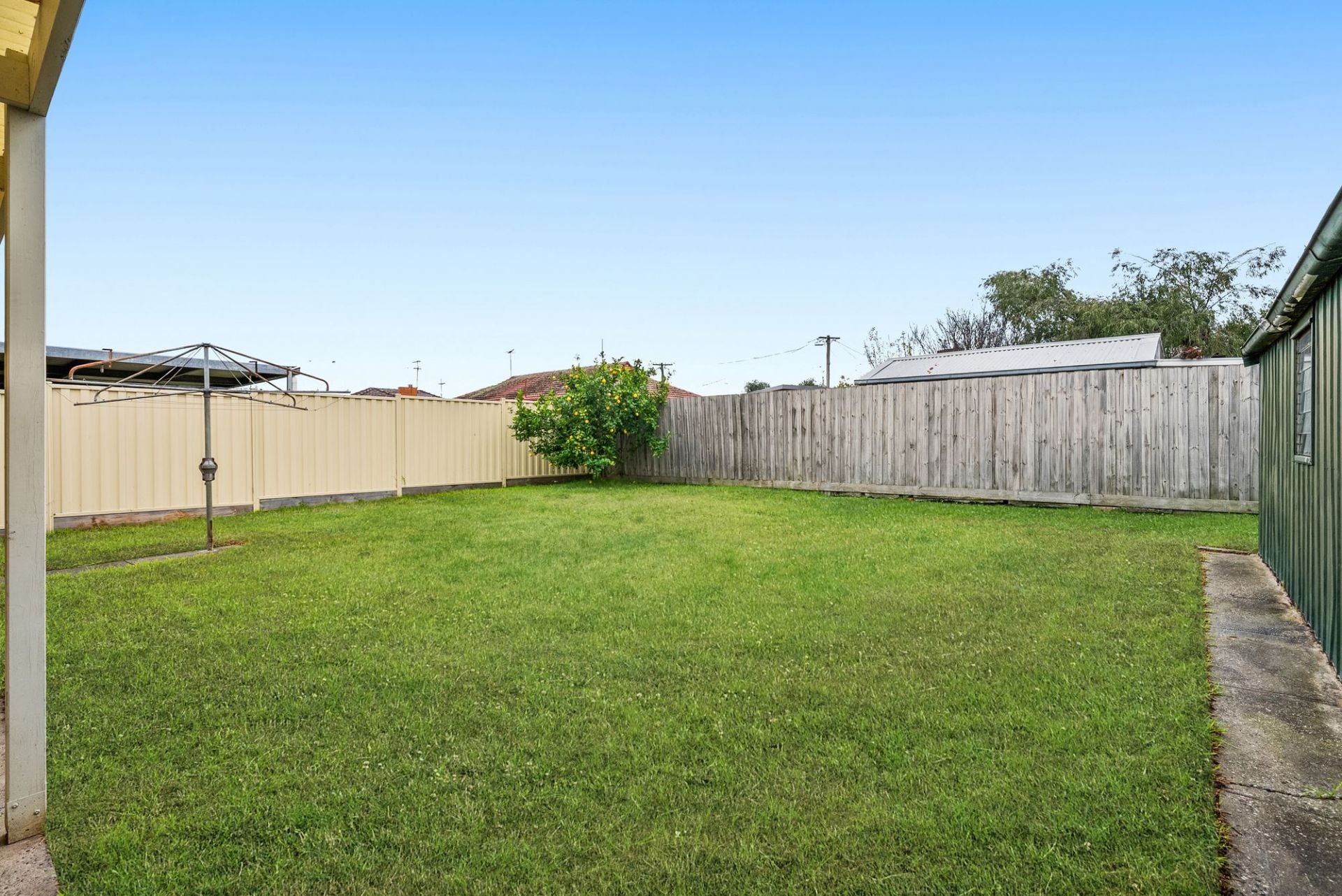Light-Filled Family Living in a Convenient Lalor Location