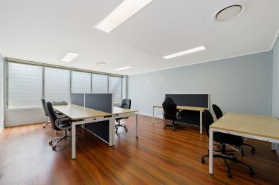 HIGHLY EXPOSED OFFICE / WAREHOUSE ALONG STANLEY STREET!