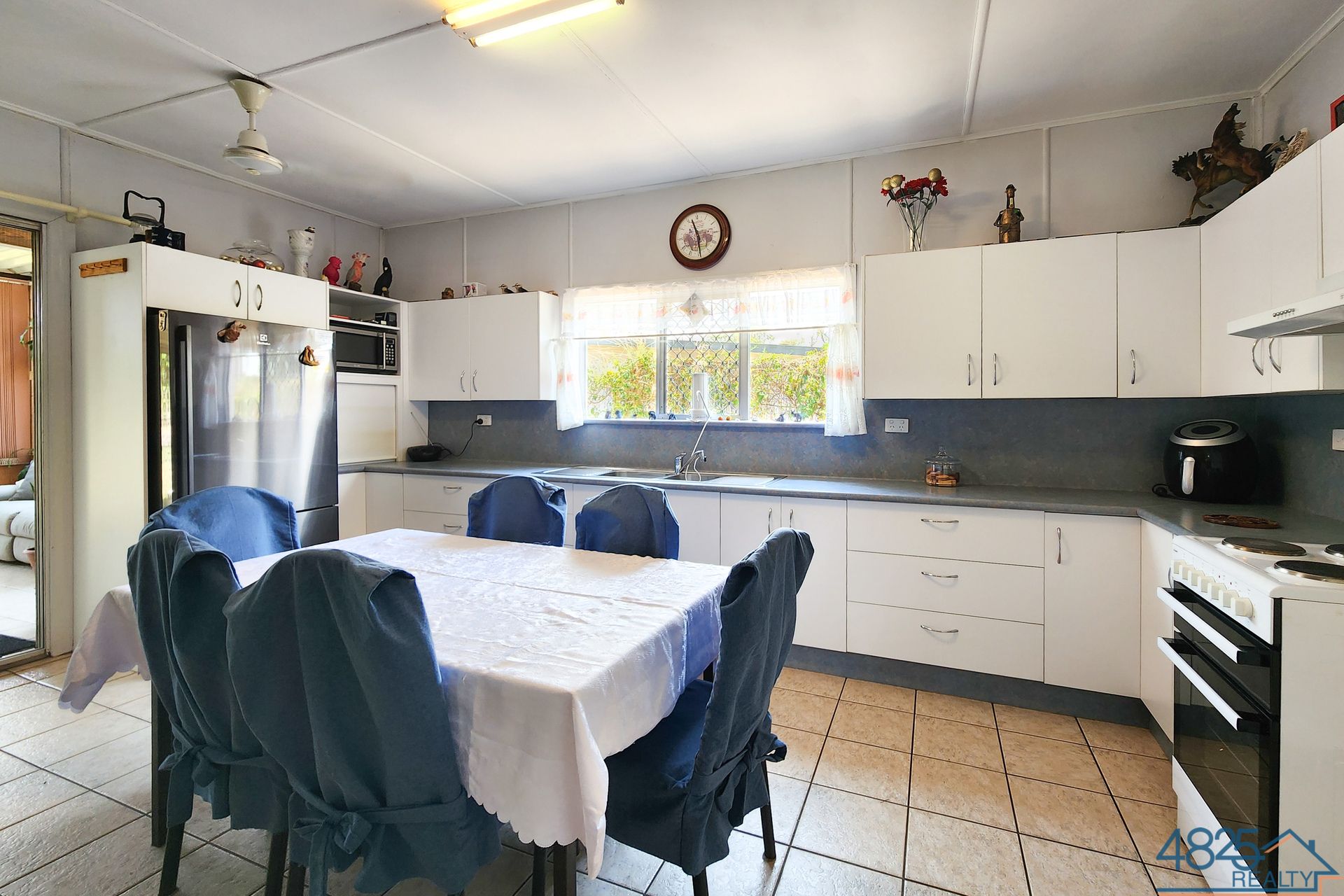 156 Simpson Mount Isa QLD, Mount Isa City - Thumbnail 4