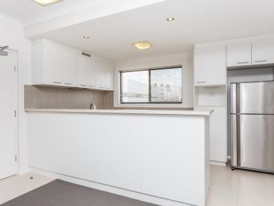 13/2 Stockton Bend, Cockburn Central