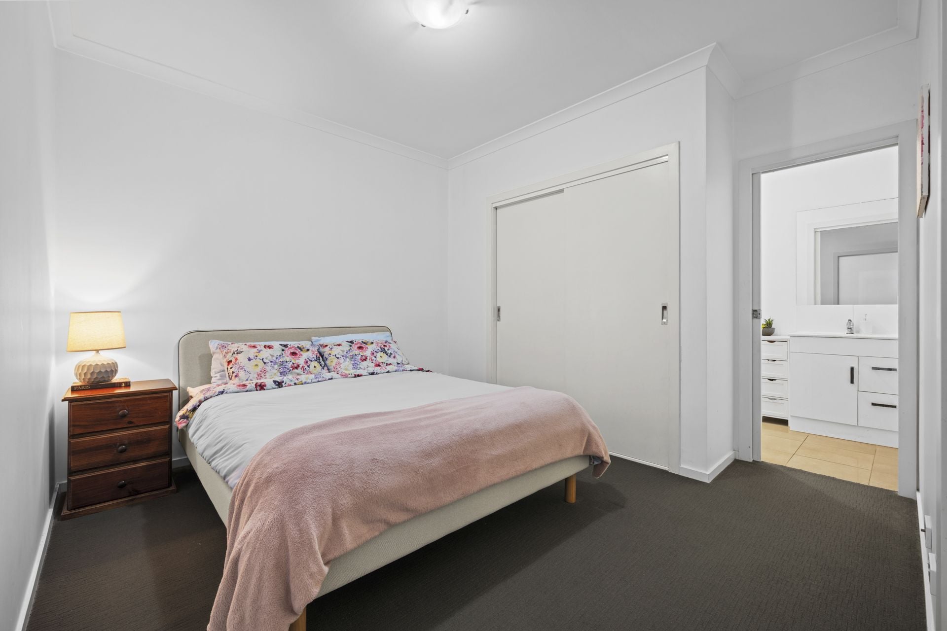 Spacious And Stylish, Welcome To The Cotters In Epping