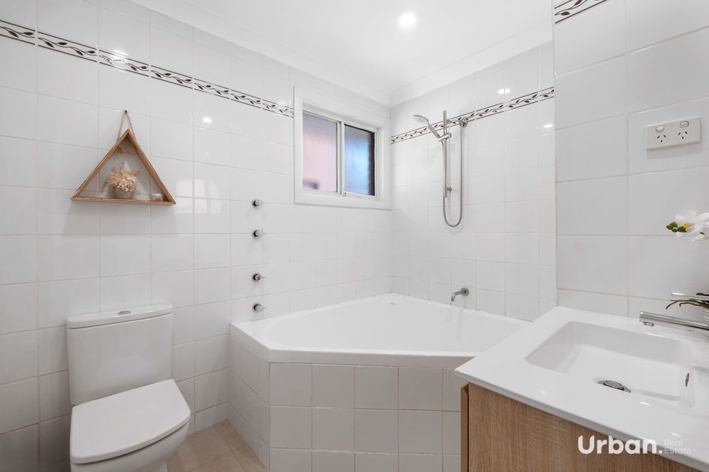 Mcgraths Hill 59 Andrew Thompson Drive