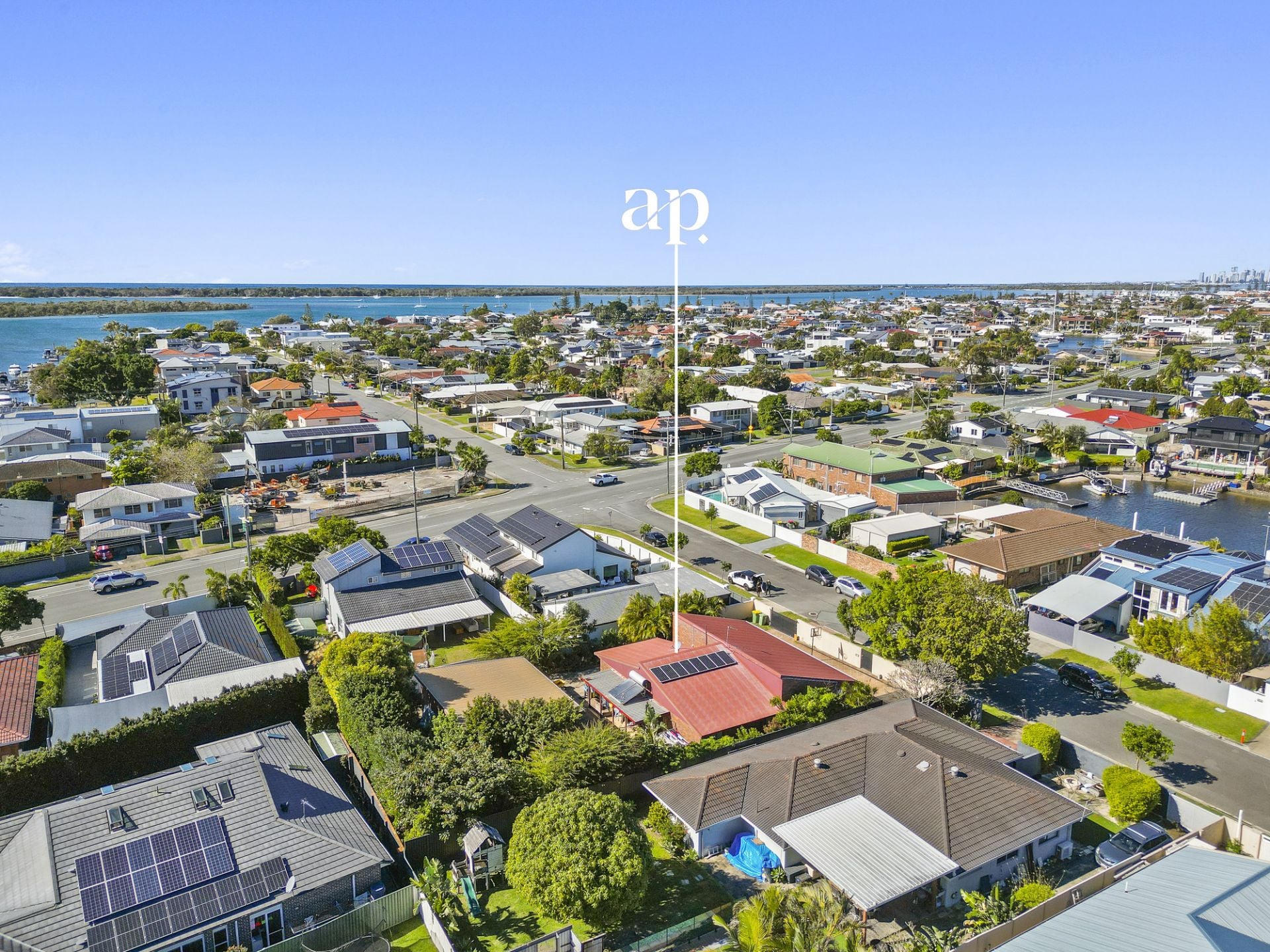 $ 1,450,000, Runaway Bay - Thumbnail 2