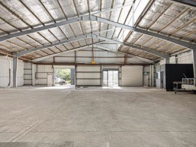 FULLY FITTED FUNCTIONAL WAREHOUSE