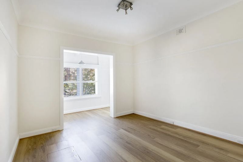 Timeless Harbourside Living in Coveted McMahons Point