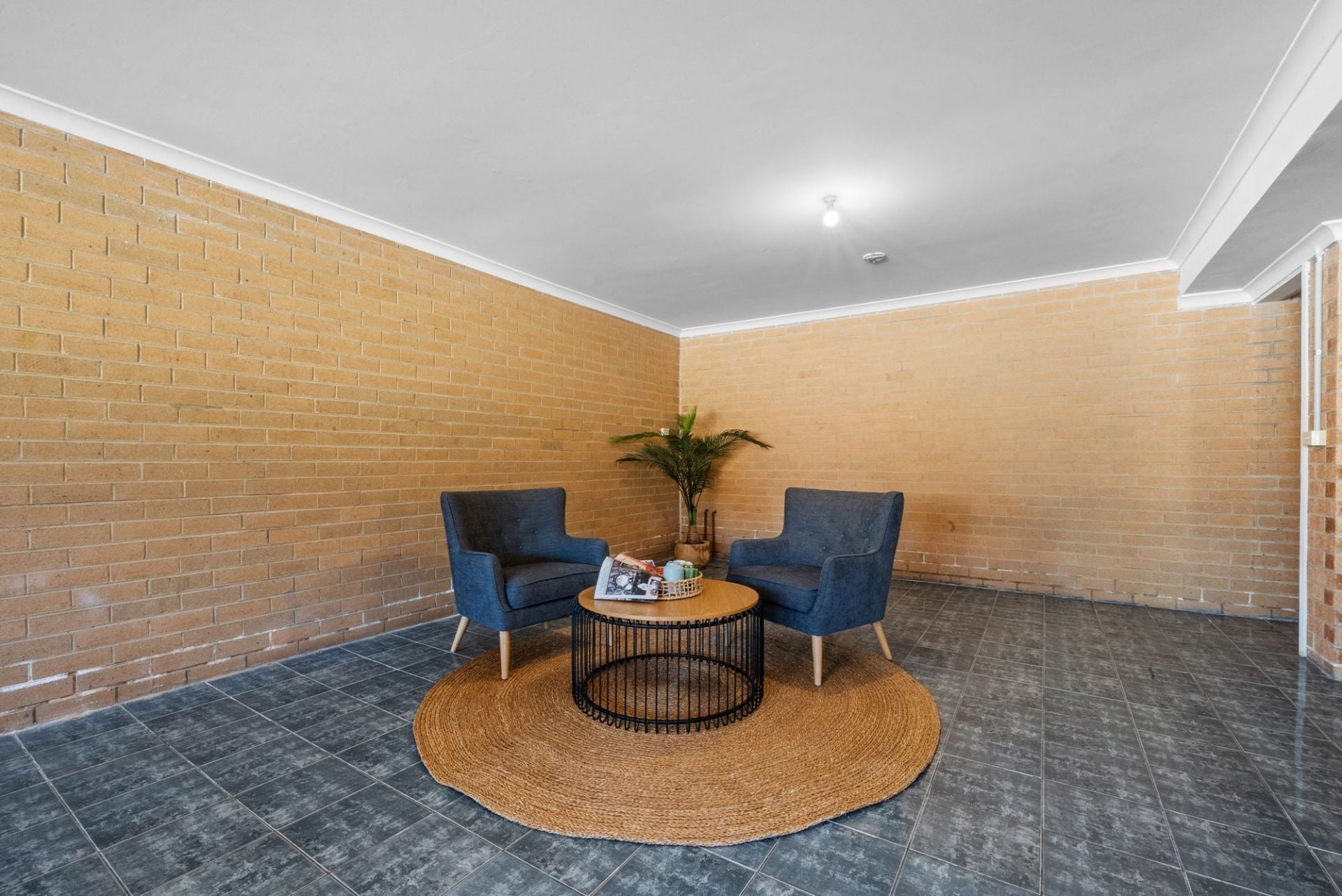 Family Scale Living in a Blue-Chip Mill Park Pocket