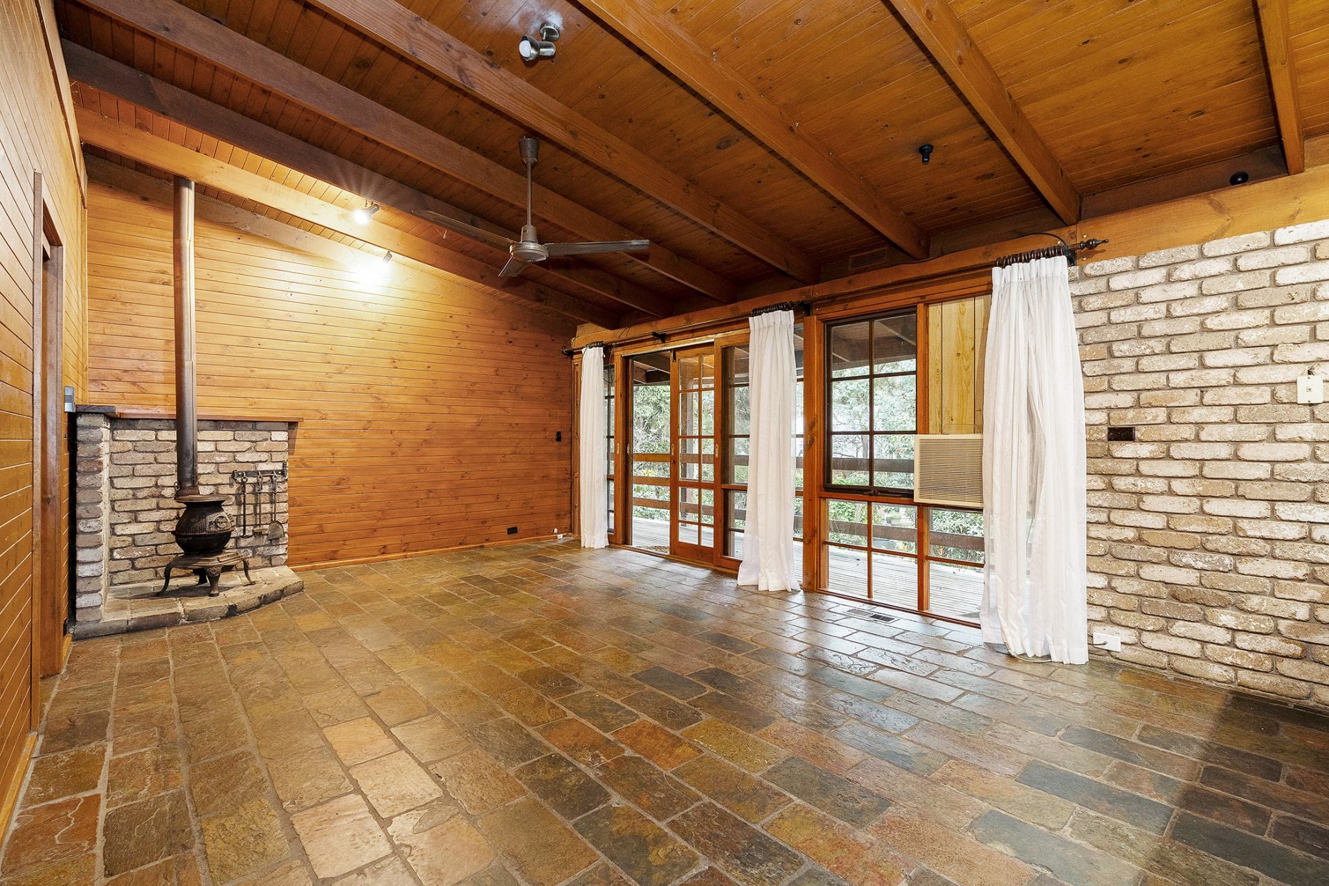 137 Scenic Crescent, Eltham North, Eltham North - Thumbnail 4